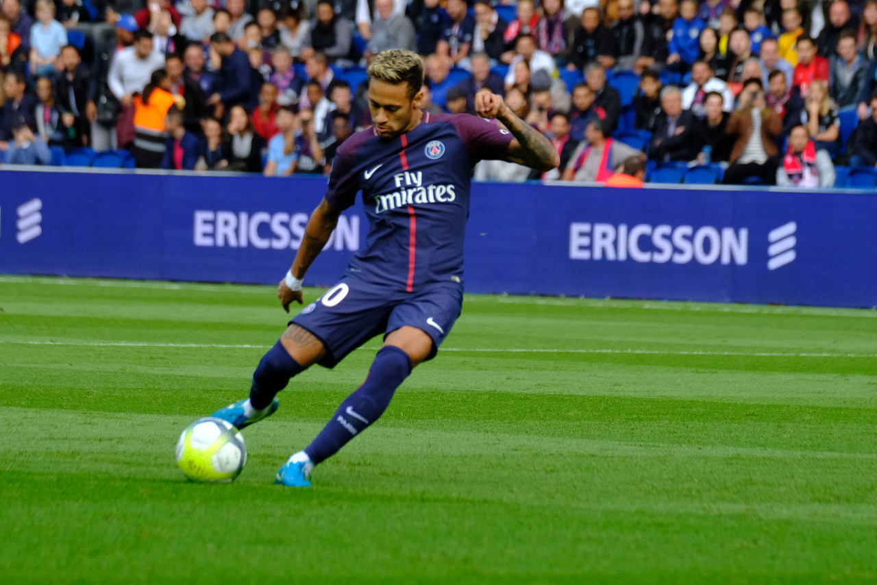 福苏-门萨：曼联青训以前规矩相当严格，比如必须穿黑色球鞋（福苏-门萨称曼联青训曾严苛到球鞋仅限黑色）