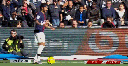 启蒙教练：维尼修斯一直有点叛逆，他应该学会控制和收敛脾气