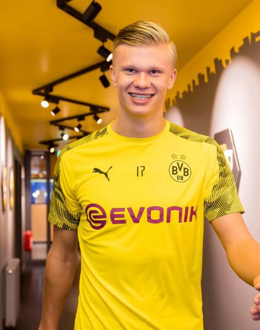 1-1！1-3！利物浦不胜+切尔西爆冷，阿森纳5分领跑，英超2强争冠