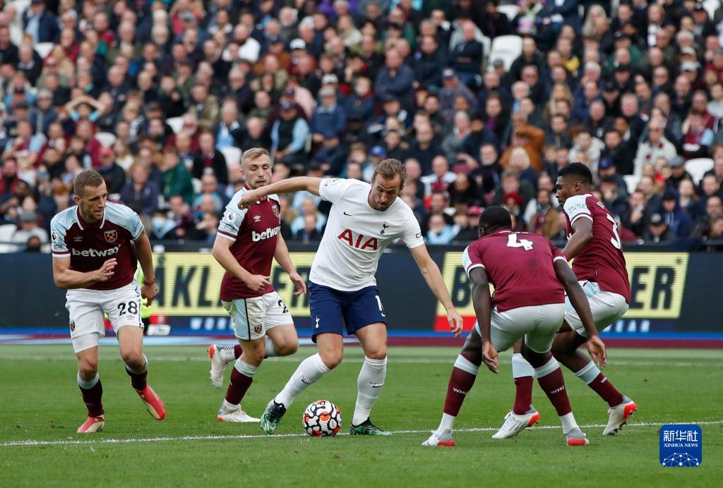 柔佛主帅：球员们在与申花的比赛中表现非常出色，我非常满意（柔佛主帅盛赞球员对阵申花的表现：非常满意）